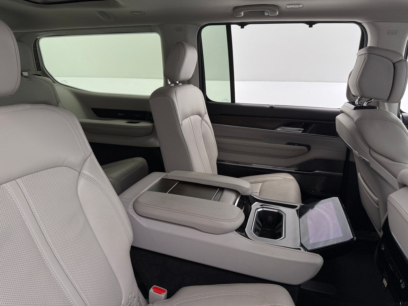 Thumbnail: 2022 Jeep Grand Wagoneer - 5