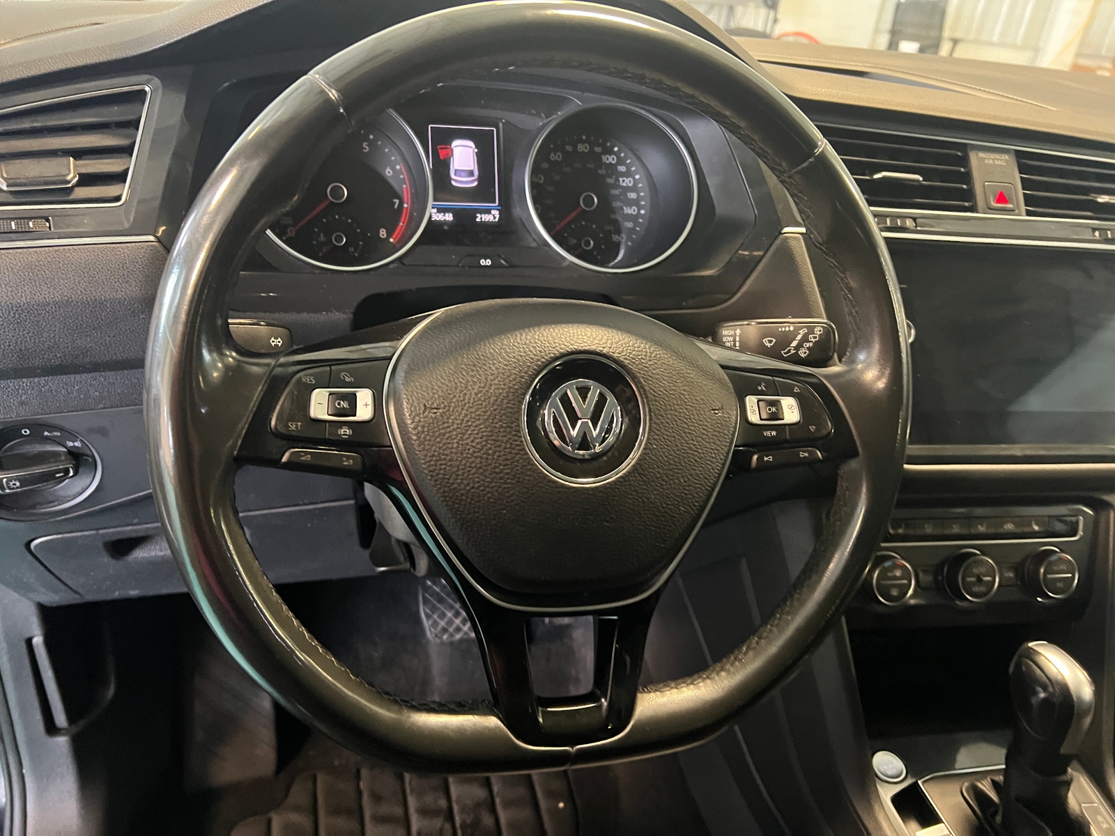 Thumbnail: 2020 Volkswagen Tiguan - 4