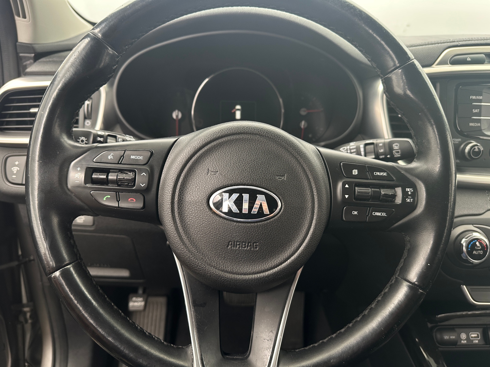 Thumbnail: 2016 Kia Sorento - 4
