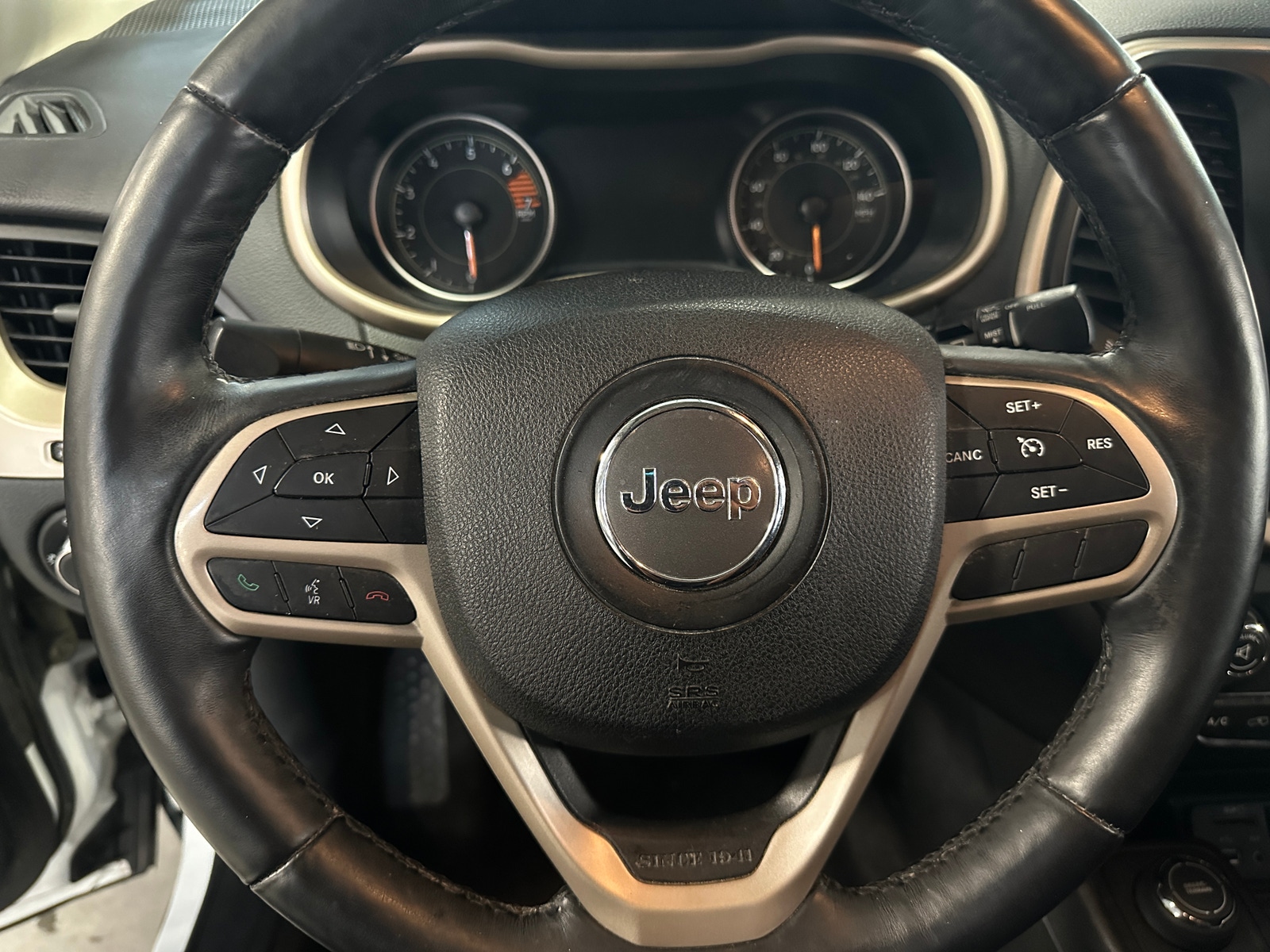 Thumbnail: 2017 Jeep Cherokee - 4