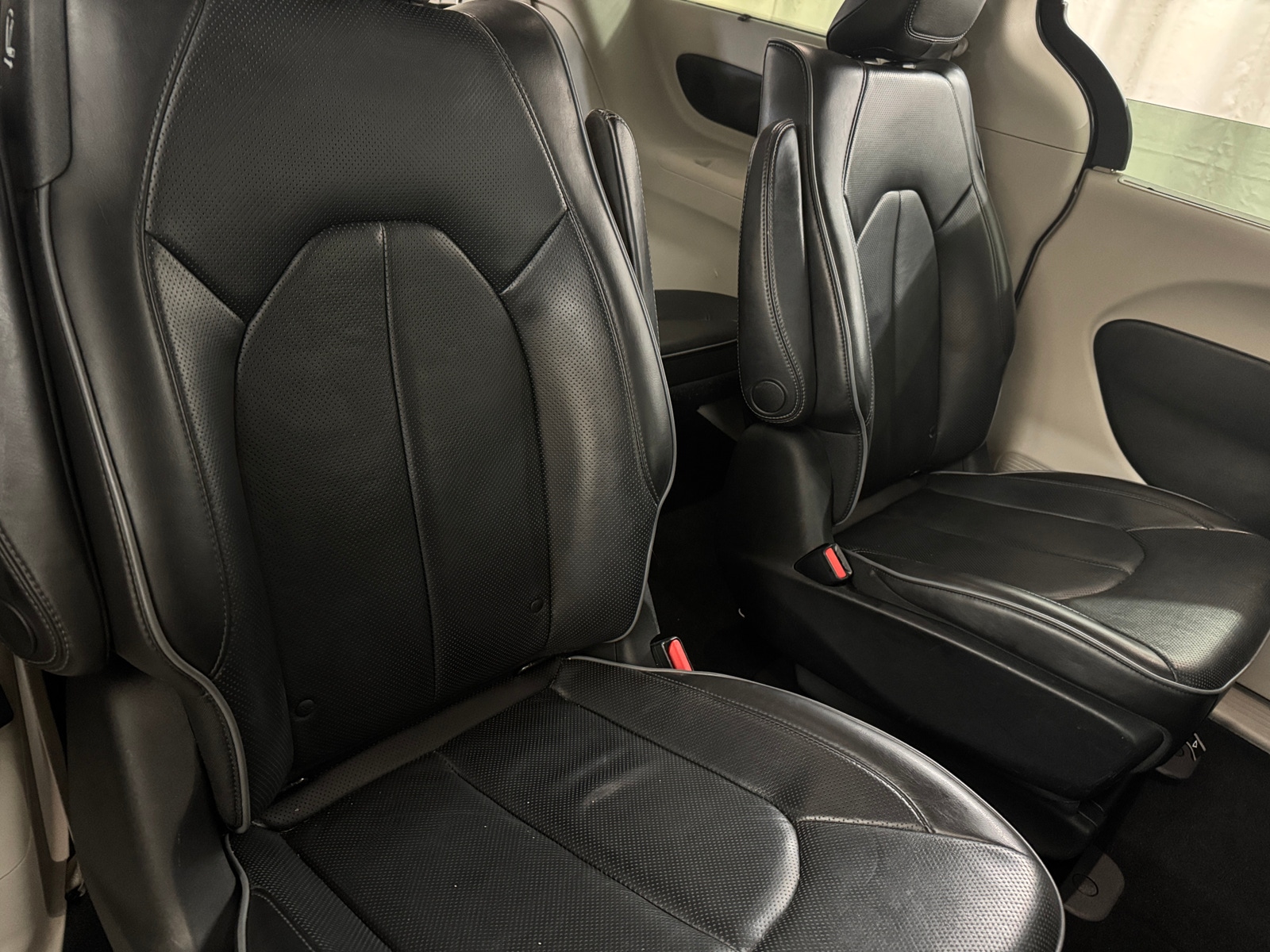 Thumbnail: 2018 Chrysler Pacifica - 5