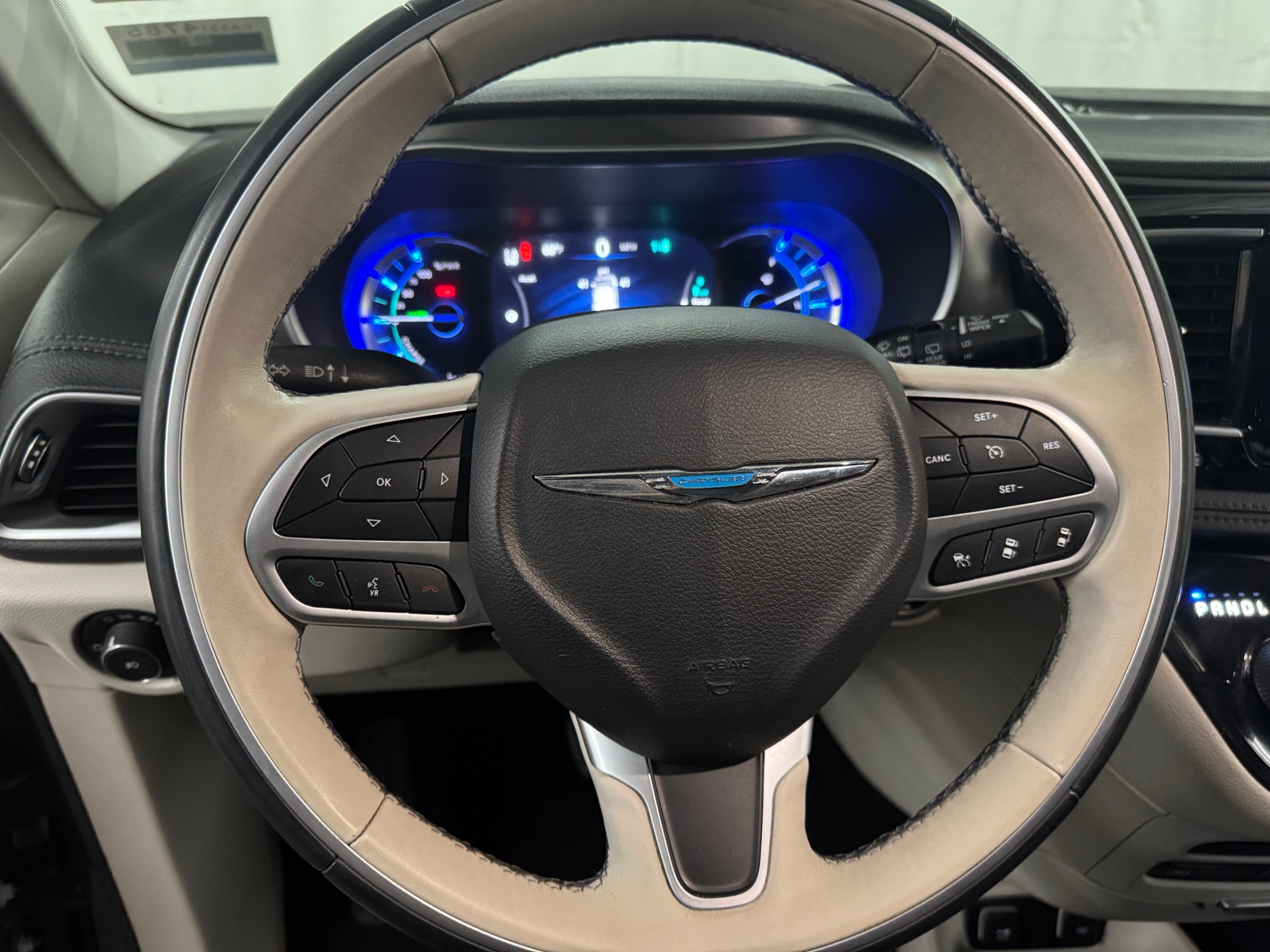 Thumbnail: 2018 Chrysler Pacifica - 4
