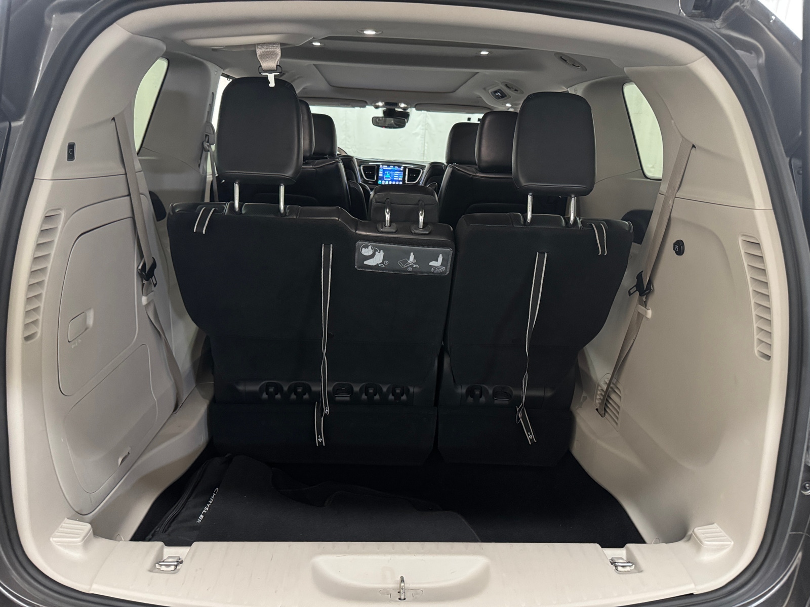 Thumbnail: 2018 Chrysler Pacifica - 6