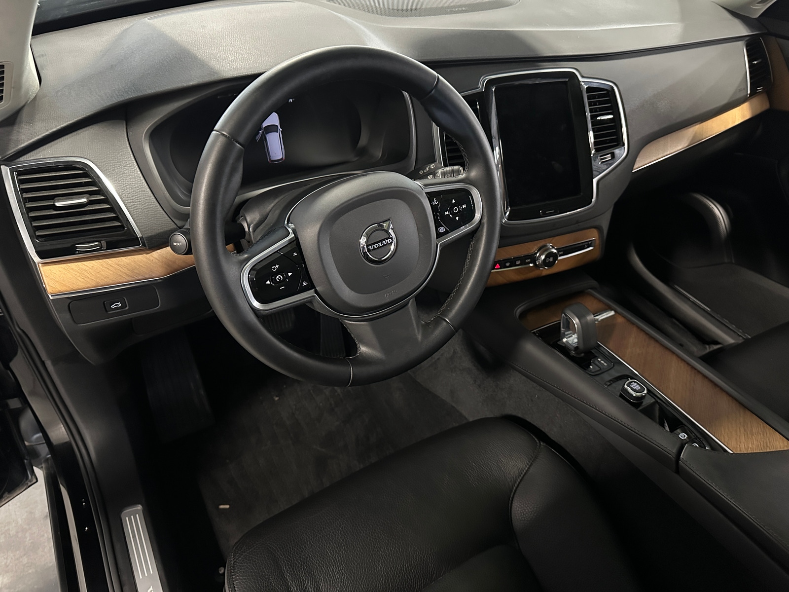 Thumbnail: 2023 Volvo XC90 - 2