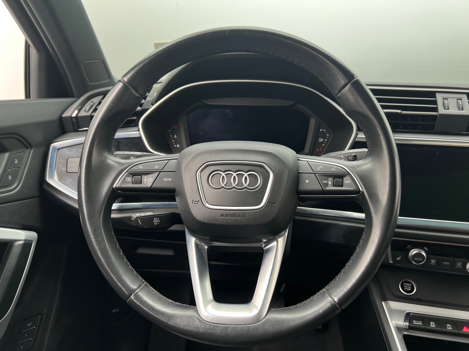 Thumbnail: 2023 Audi Q3 - 4
