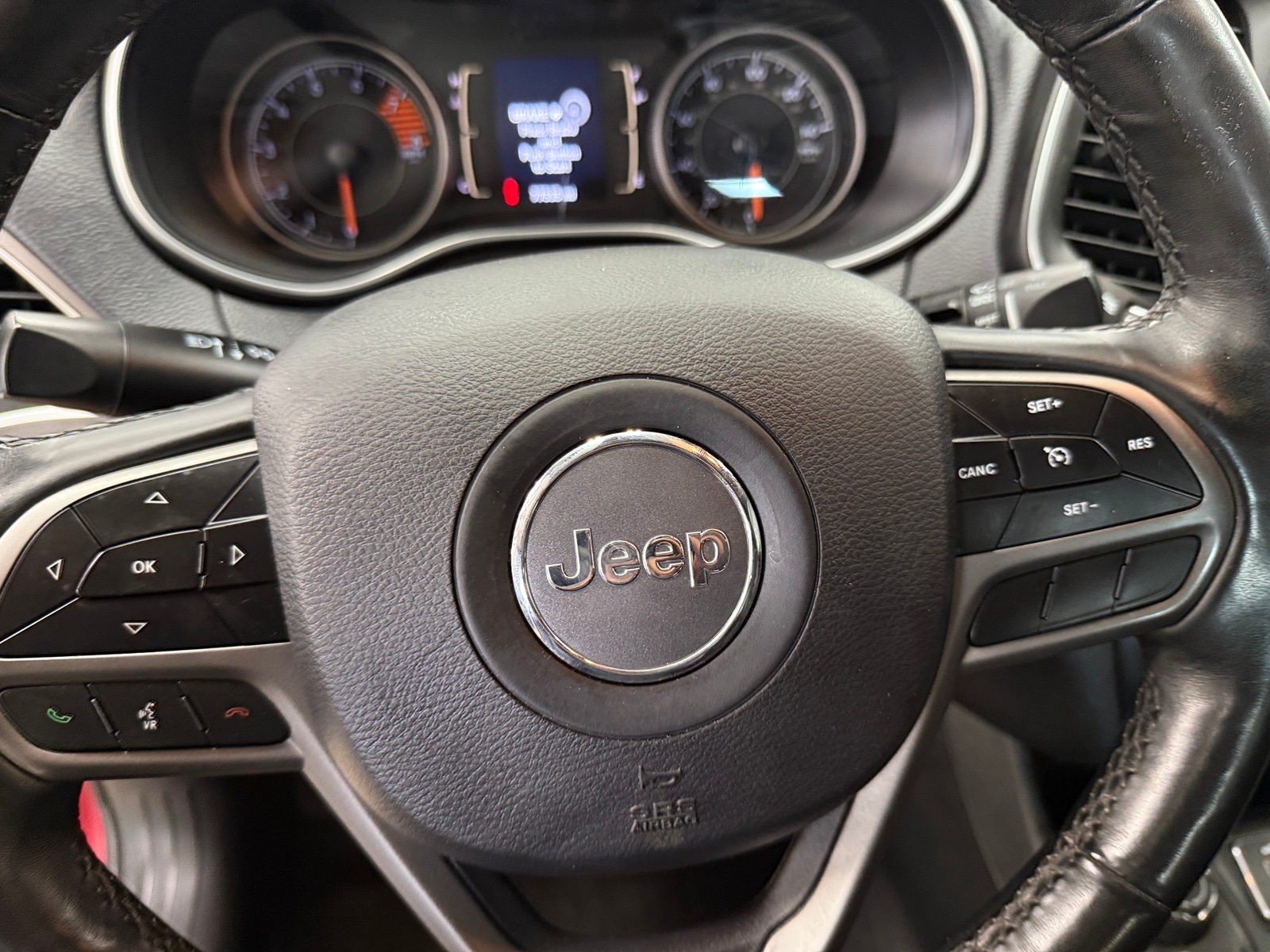 Thumbnail: 2019 Jeep Cherokee - 5