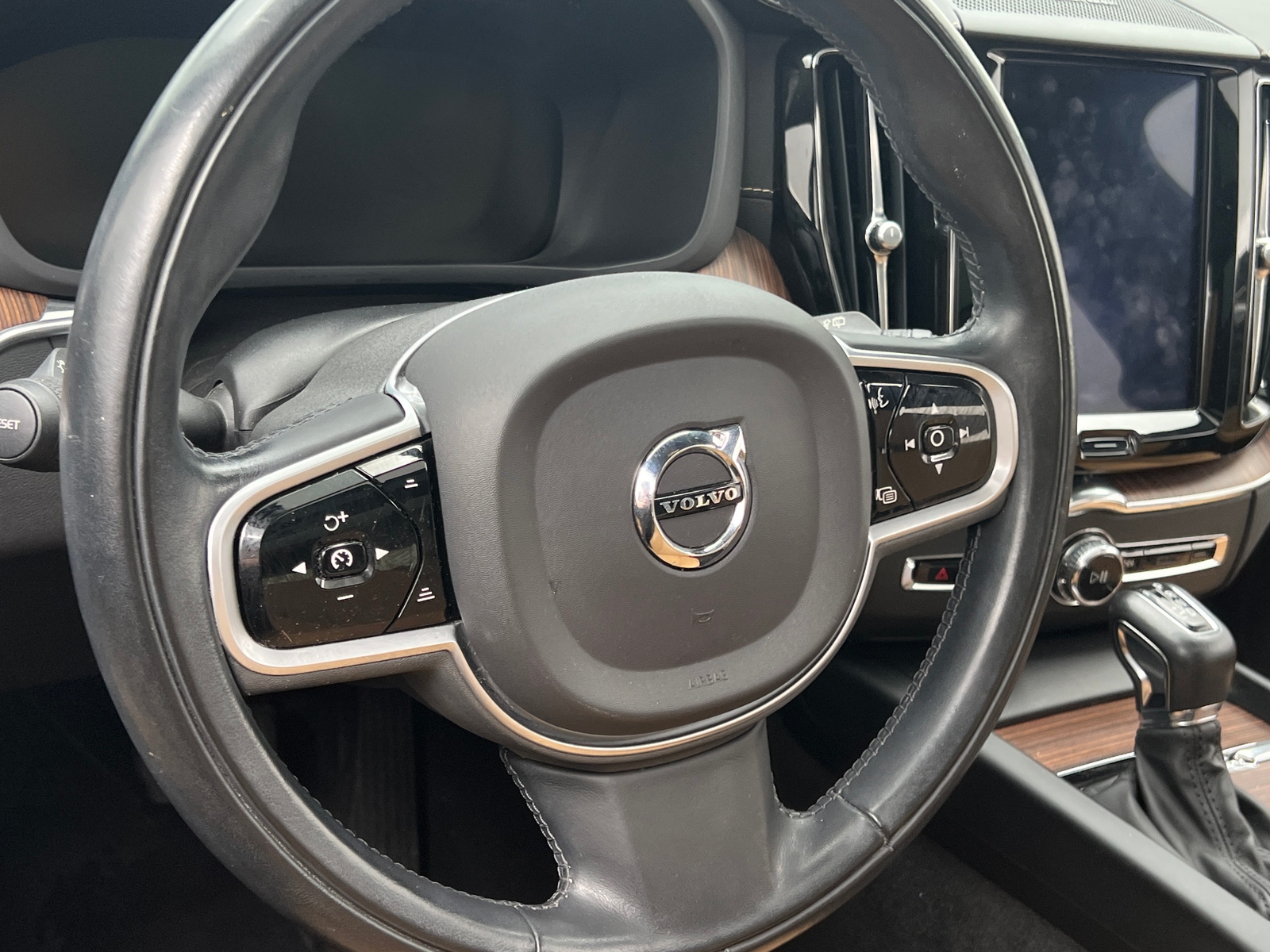 Thumbnail: 2020 Volvo XC60 - 4