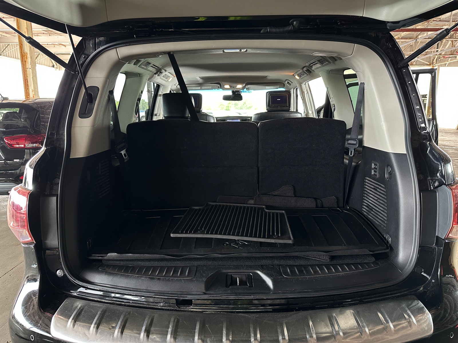 Thumbnail: 2016 INFINITI QX80 - 6