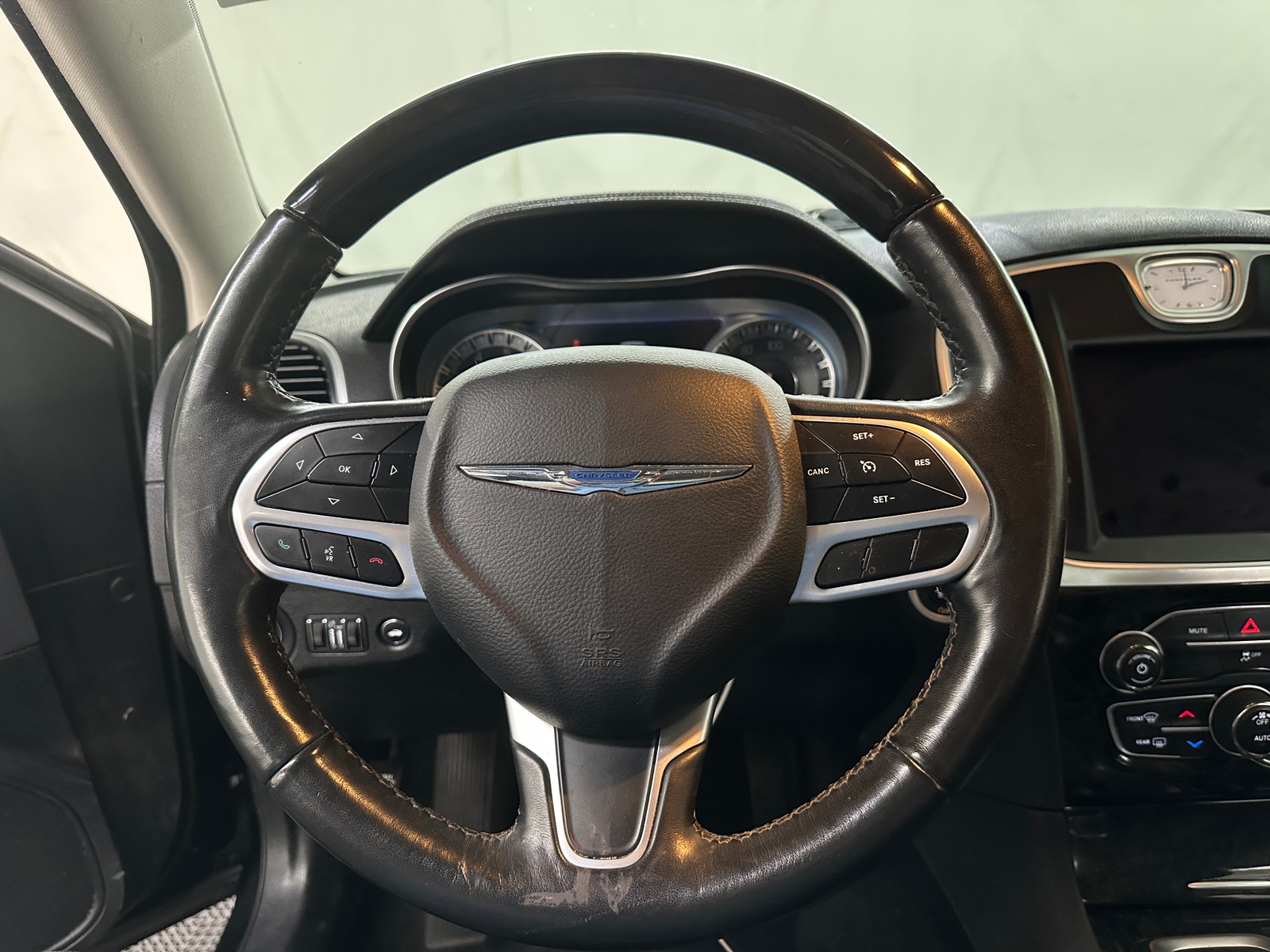 Thumbnail: 2019 Chrysler 300 - 4