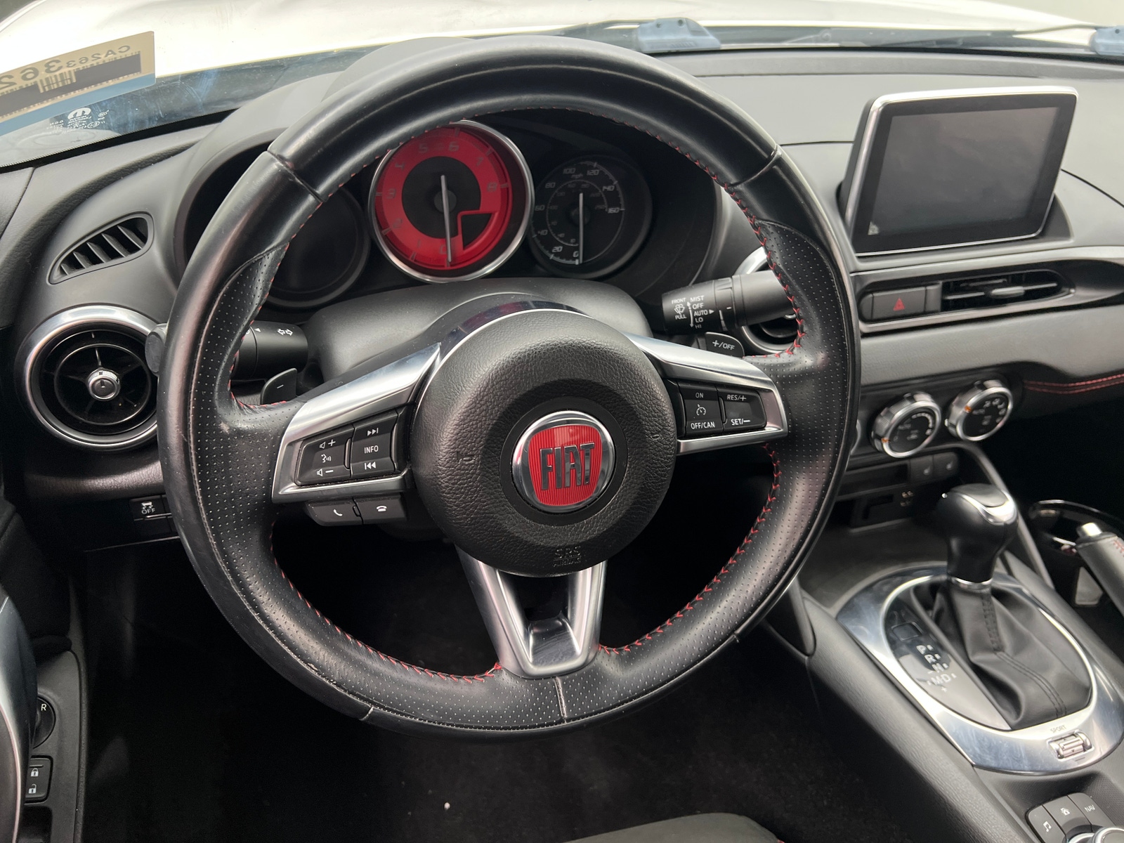 Thumbnail: 2017 Fiat 124 Spider - 4