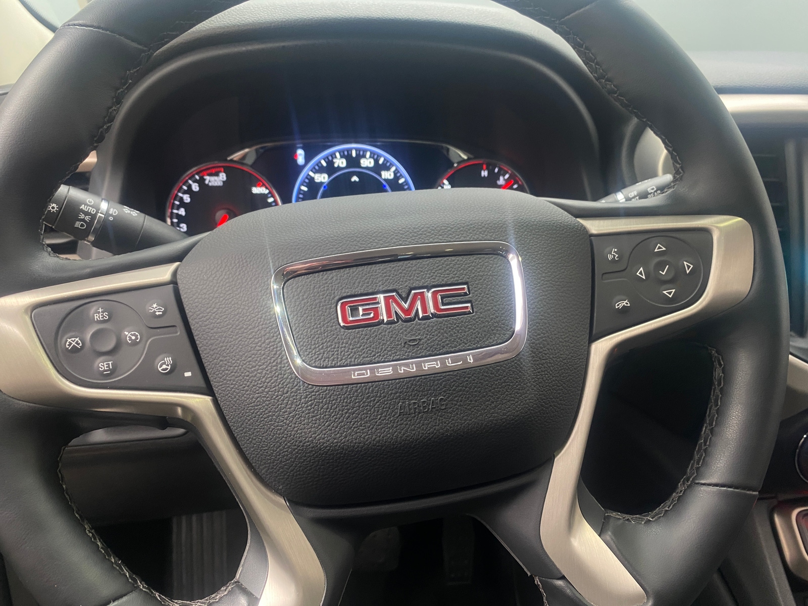 Thumbnail: 2023 GMC Acadia - 4