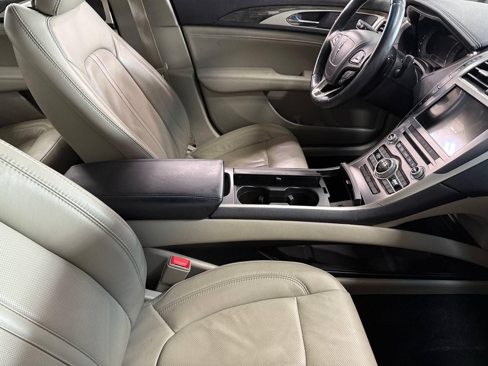Thumbnail: 2017 Lincoln MKZ - 2