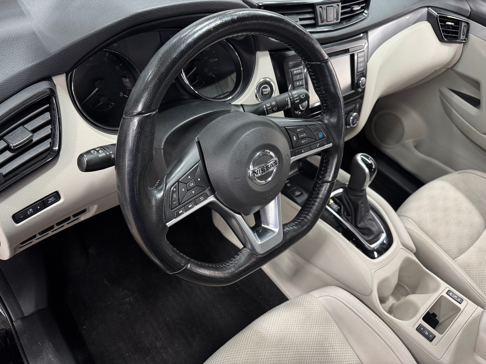 Thumbnail: 2020 Nissan Rogue Sport - 3