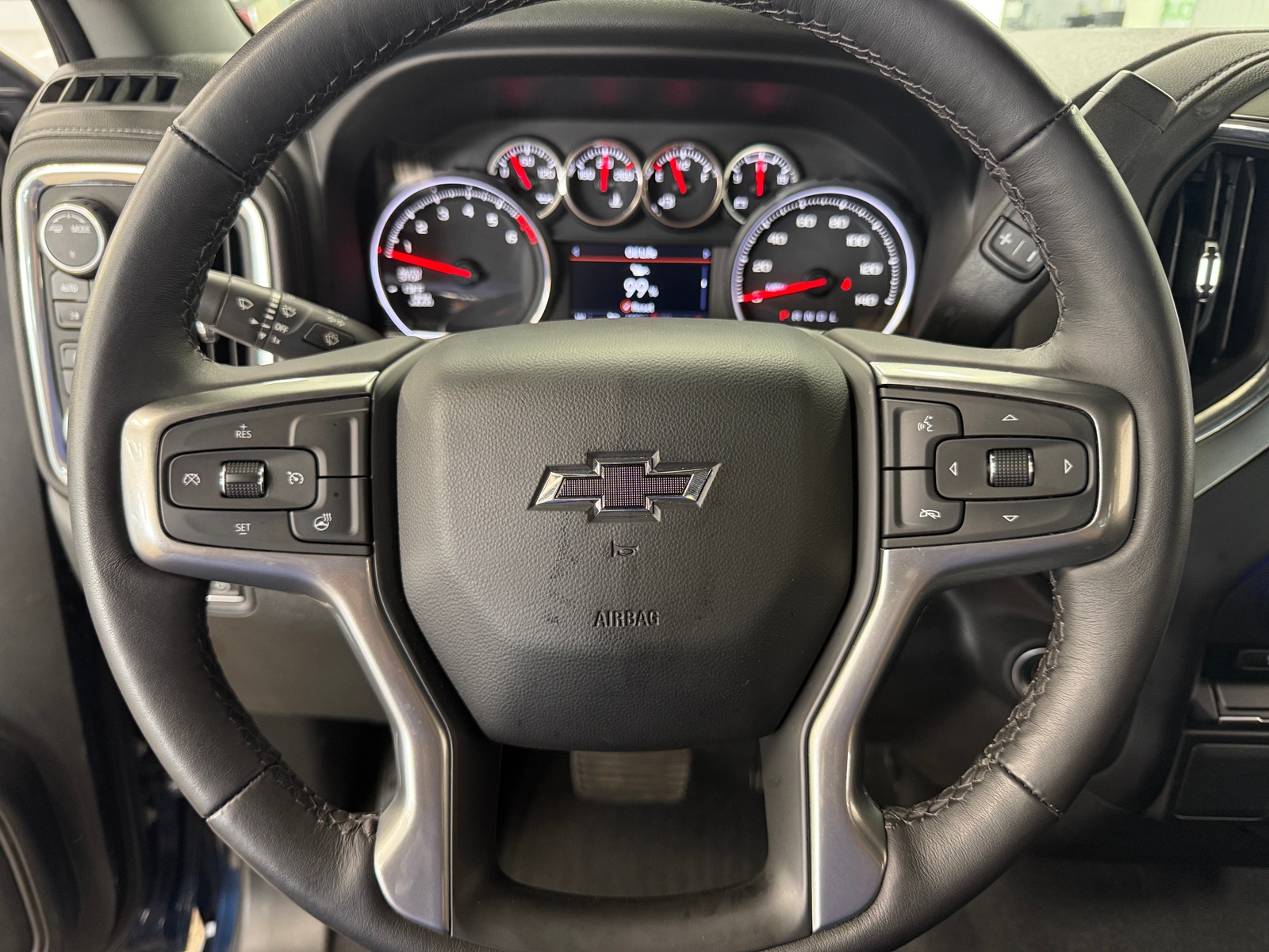 Thumbnail: 2022 Chevrolet Silverado 1500 - 5
