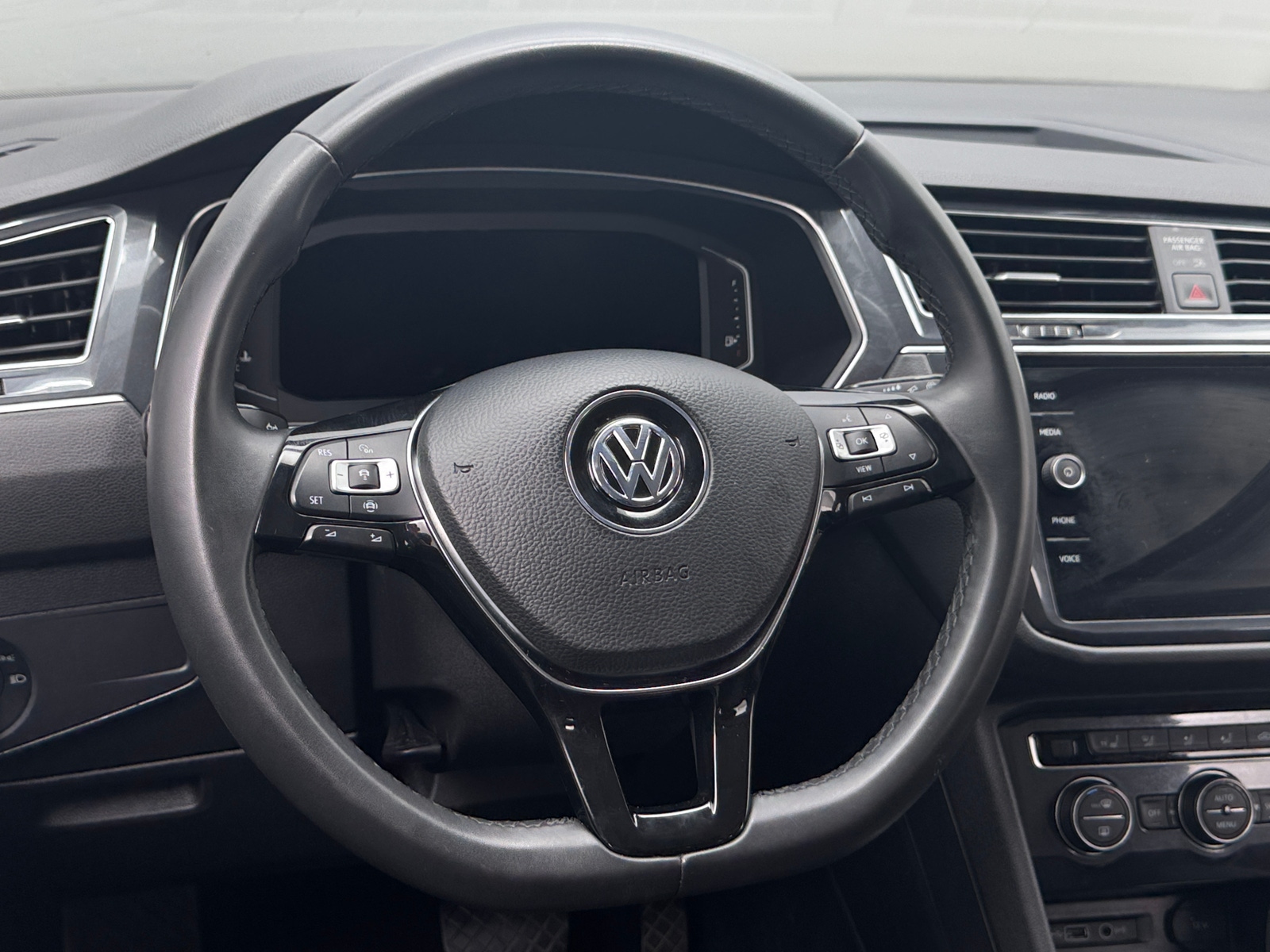 Thumbnail: 2020 Volkswagen Tiguan - 4