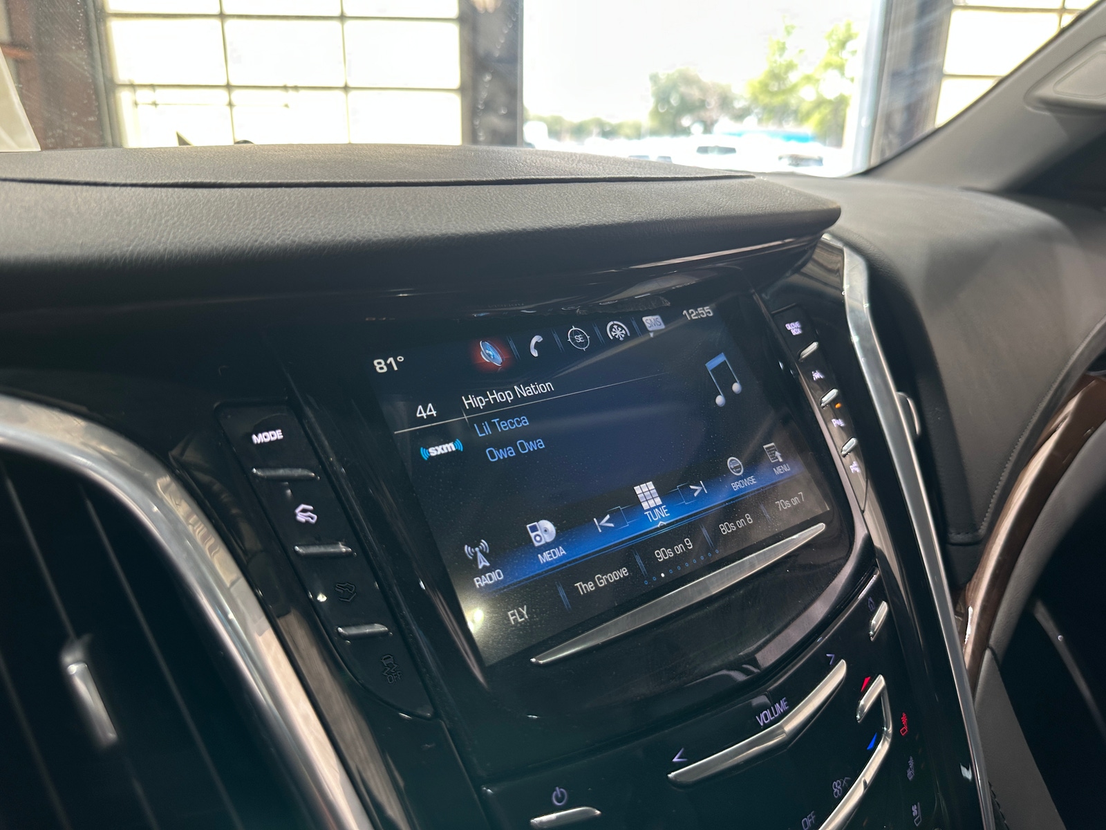 Thumbnail: 2020 Cadillac Escalade - 3