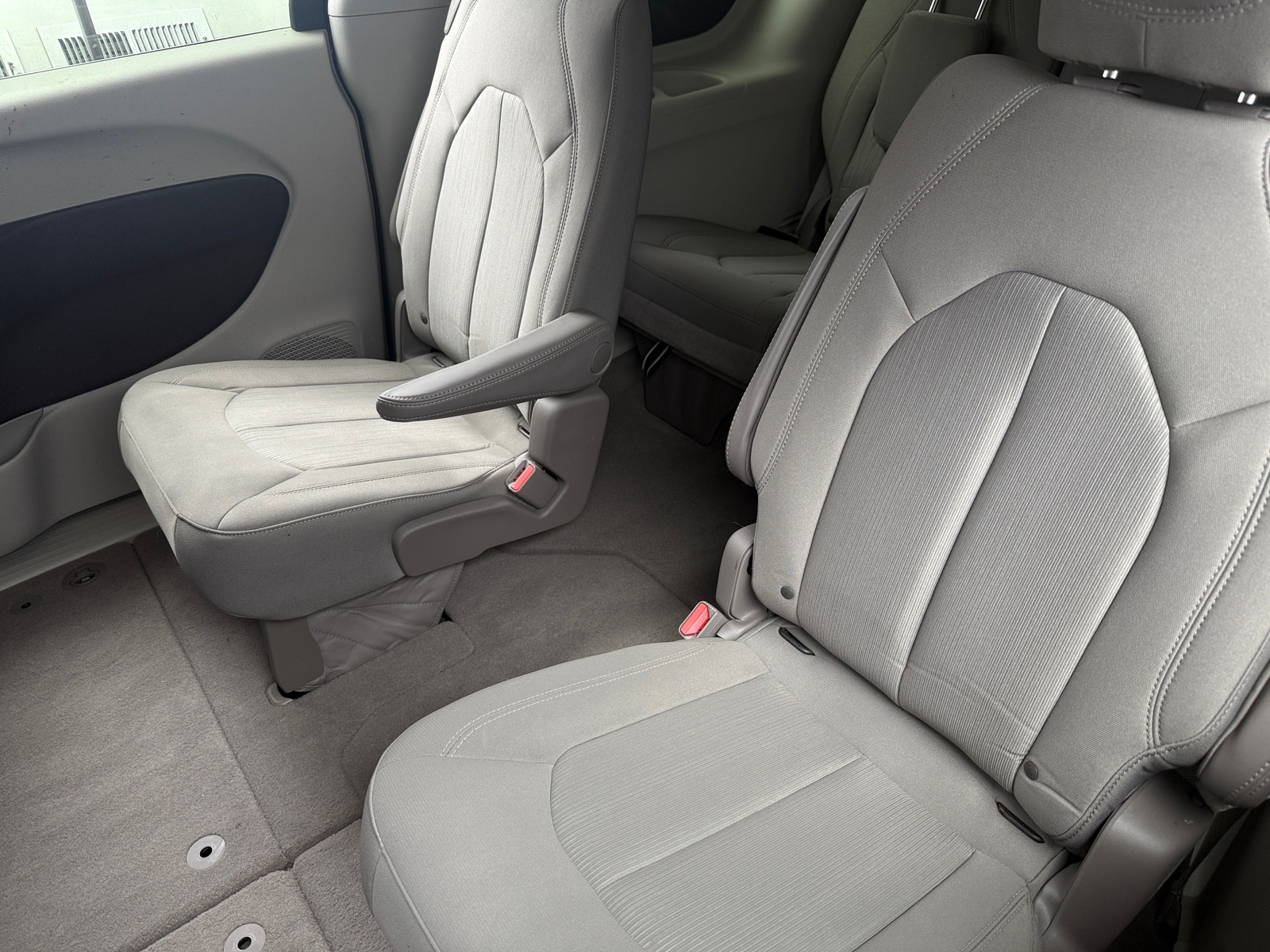 Thumbnail: 2017 Chrysler Pacifica - 6