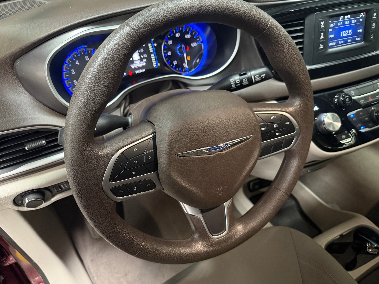 Thumbnail: 2017 Chrysler Pacifica - 5