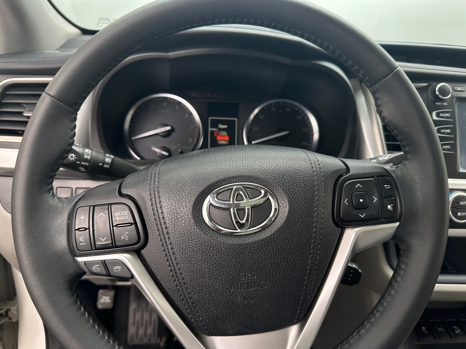 Thumbnail: 2015 Toyota Highlander - 4