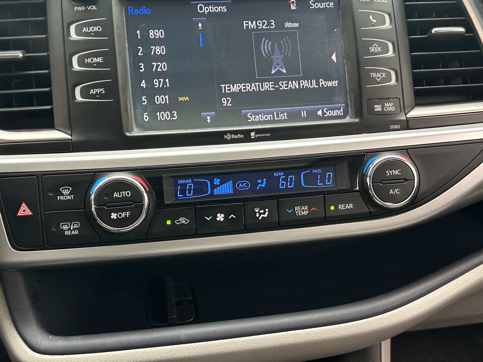 Thumbnail: 2015 Toyota Highlander - 3