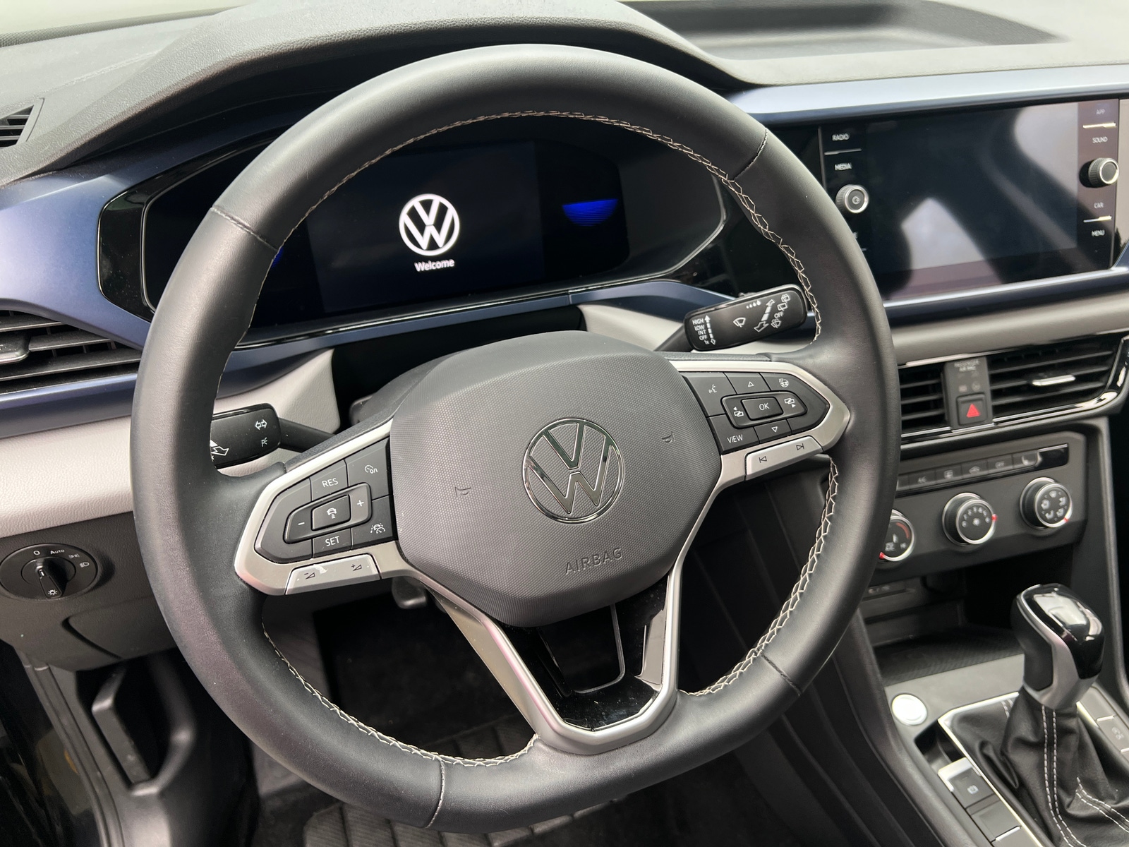 Thumbnail: 2022 Volkswagen Taos - 4