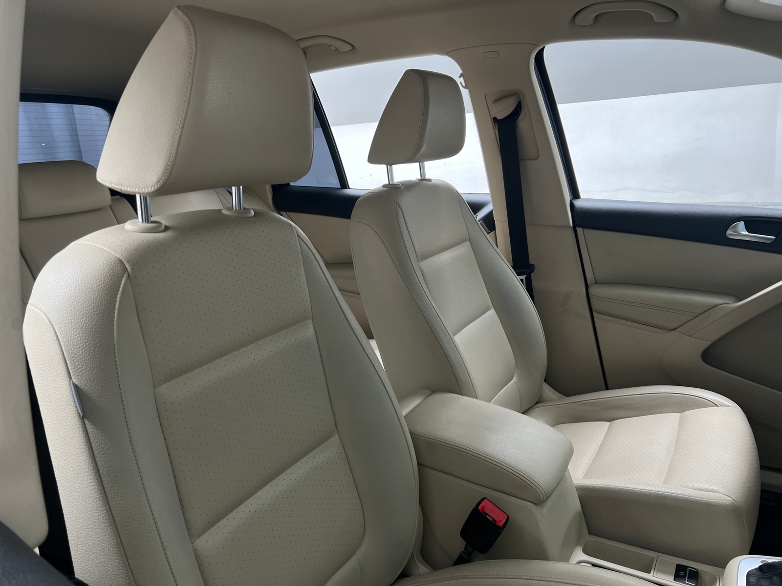 Thumbnail: 2016 Volkswagen Tiguan - 2