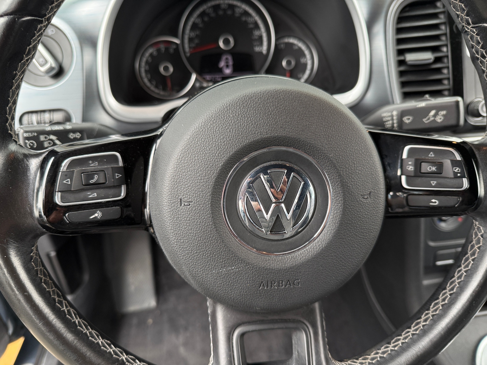 Thumbnail: 2016 Volkswagen Beetle - 4