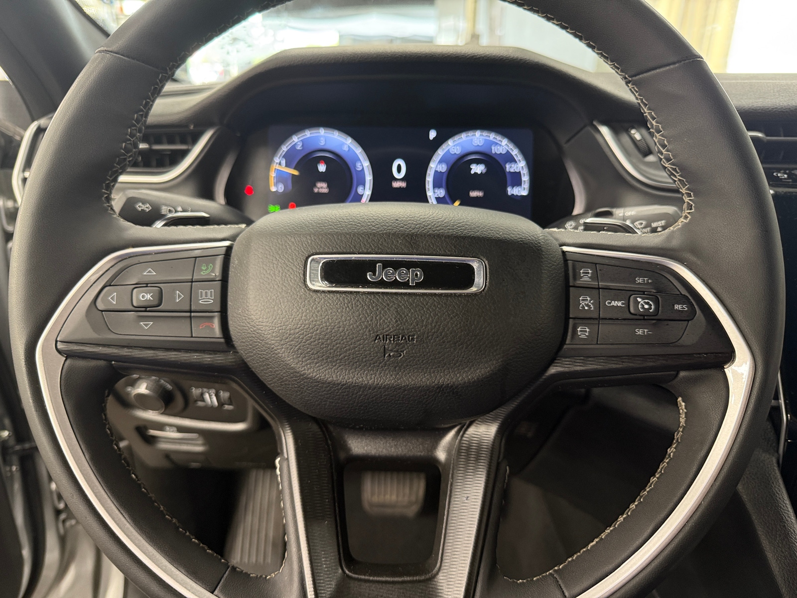 Thumbnail: 2024 Jeep Grand Cherokee L - 4
