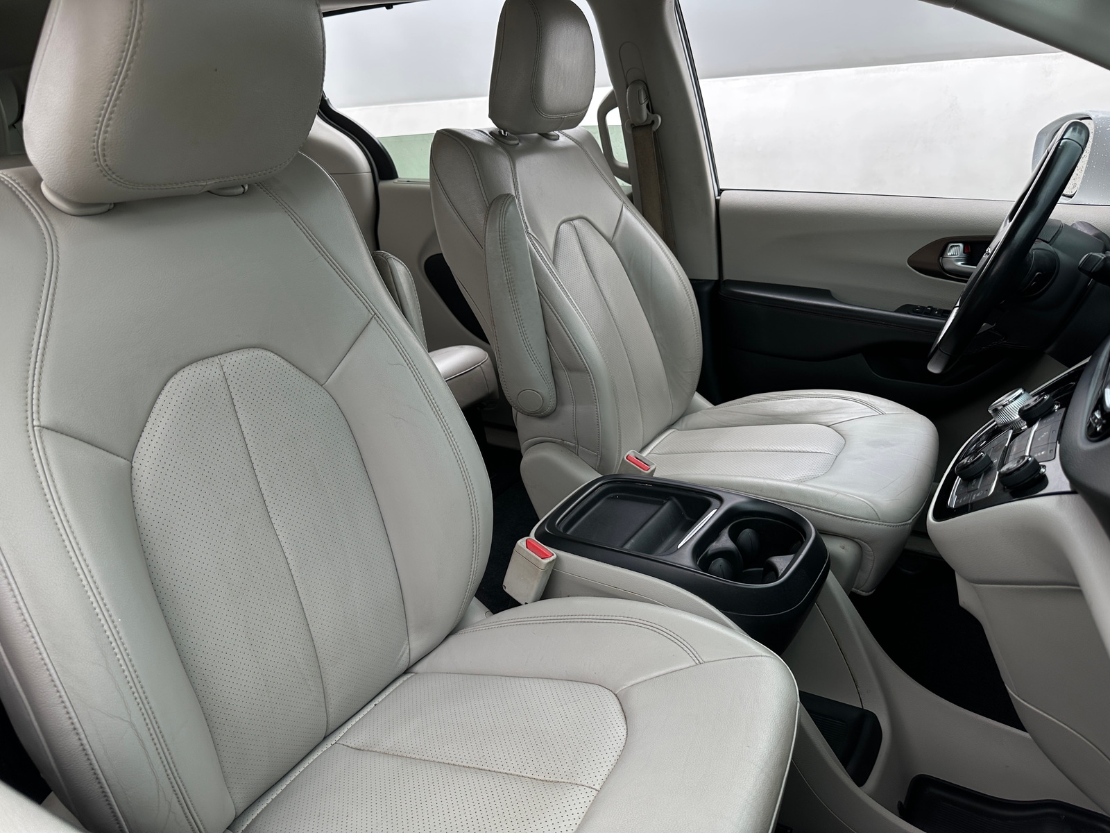 Thumbnail: 2018 Chrysler Pacifica - 5