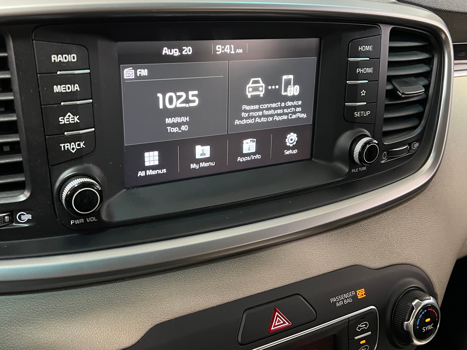 Thumbnail: 2020 Kia Sorento - 4