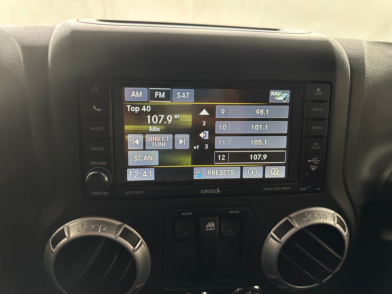 Thumbnail: 2015 Jeep Wrangler - 3