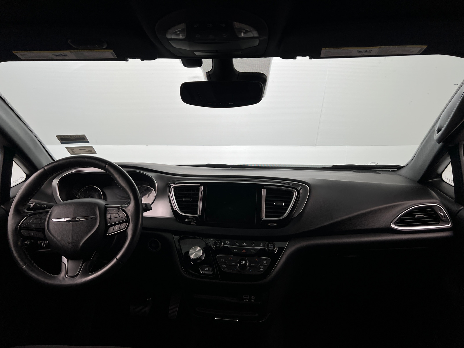 Thumbnail: 2019 Chrysler Pacifica - 3