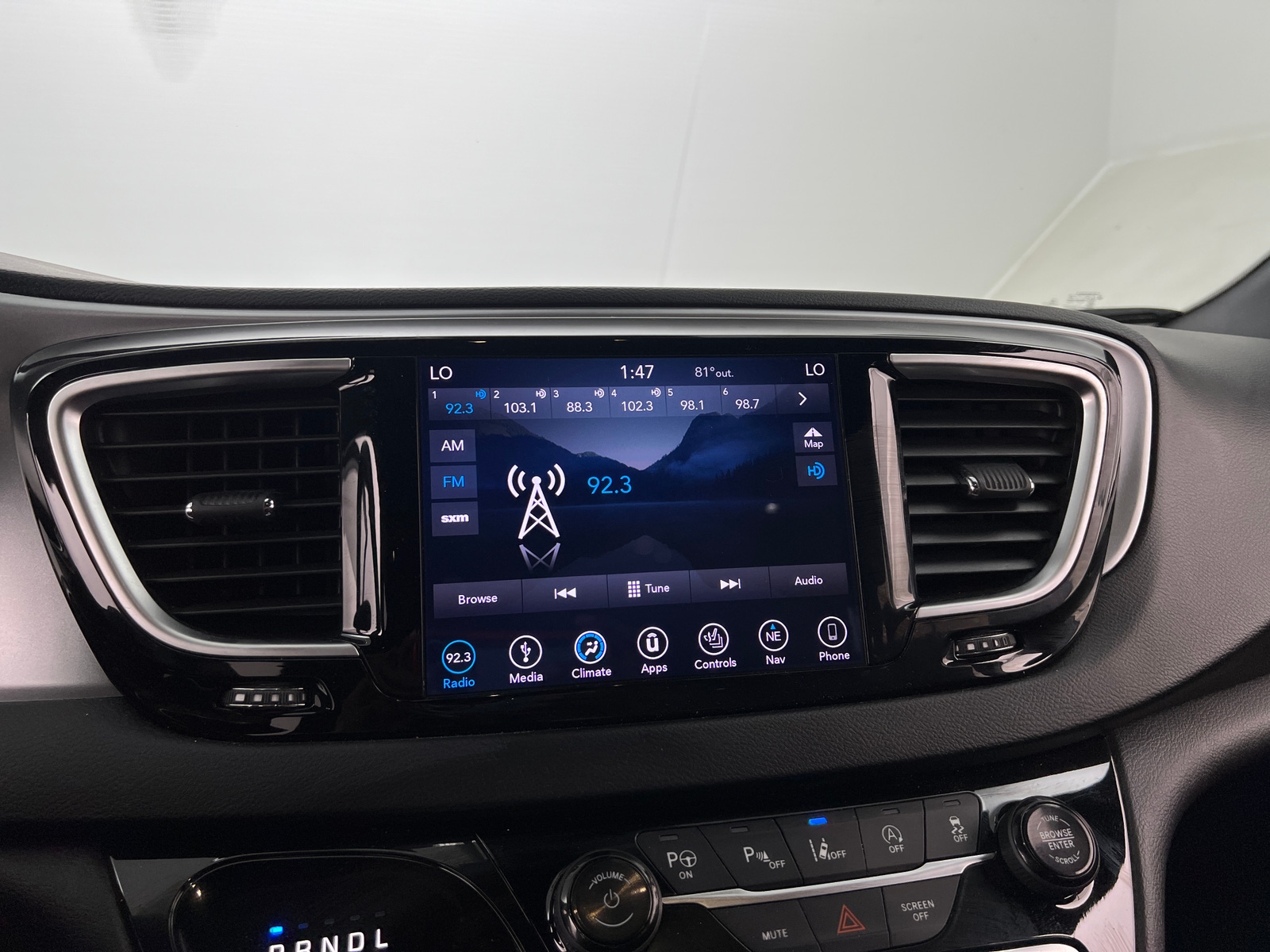 Thumbnail: 2019 Chrysler Pacifica - 4