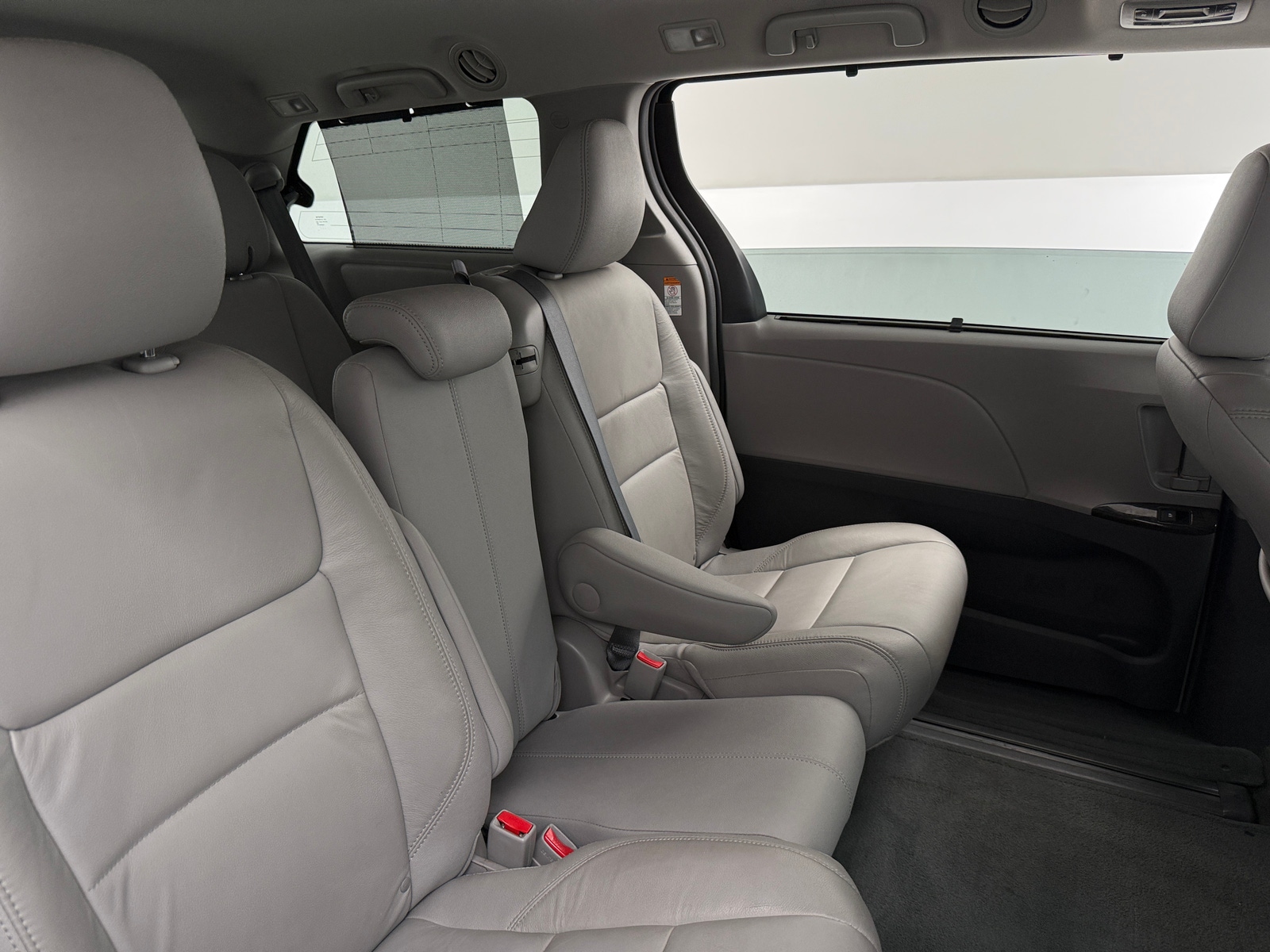 Thumbnail: 2017 Toyota Sienna - 5