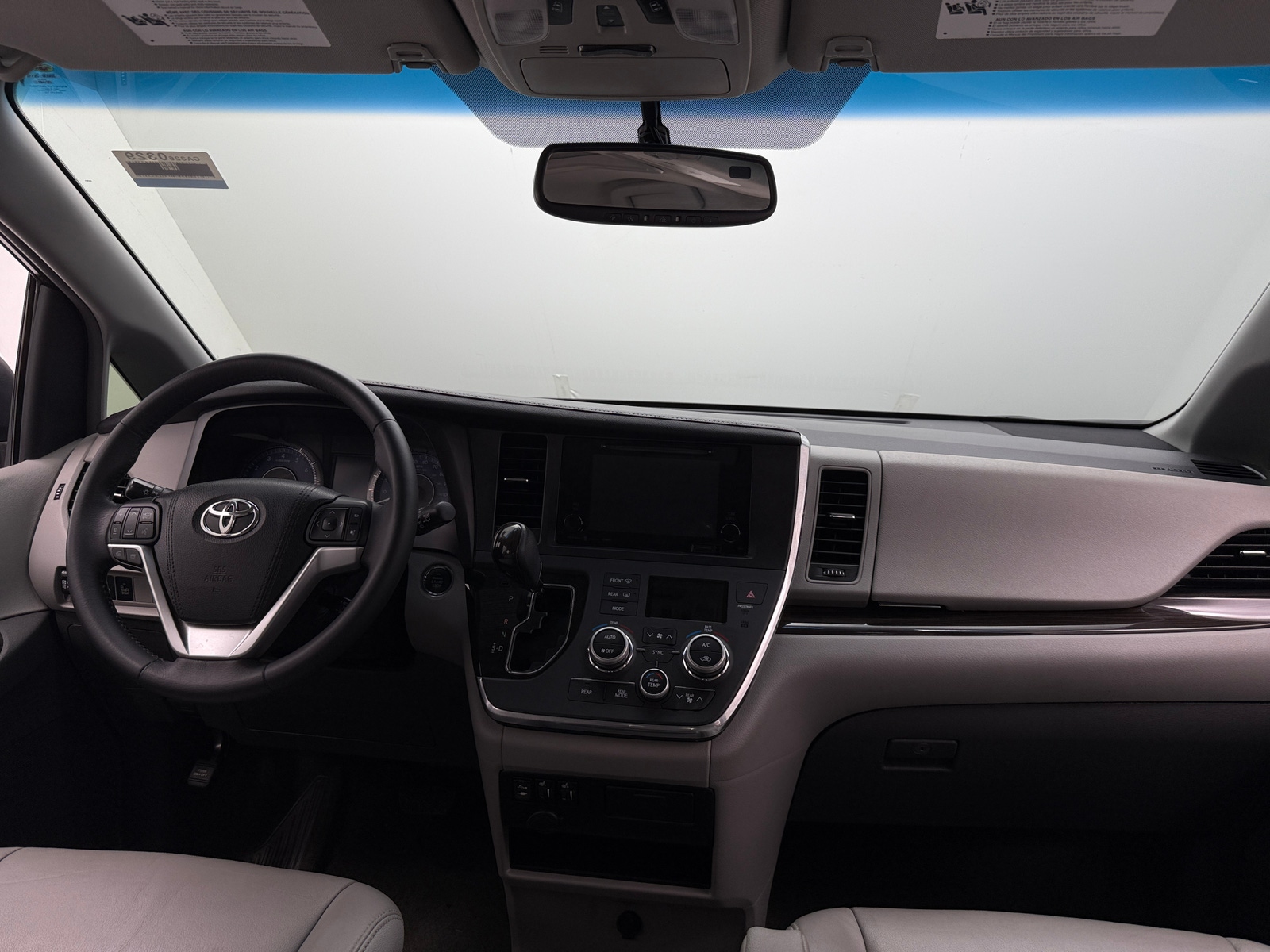 Thumbnail: 2017 Toyota Sienna - 2