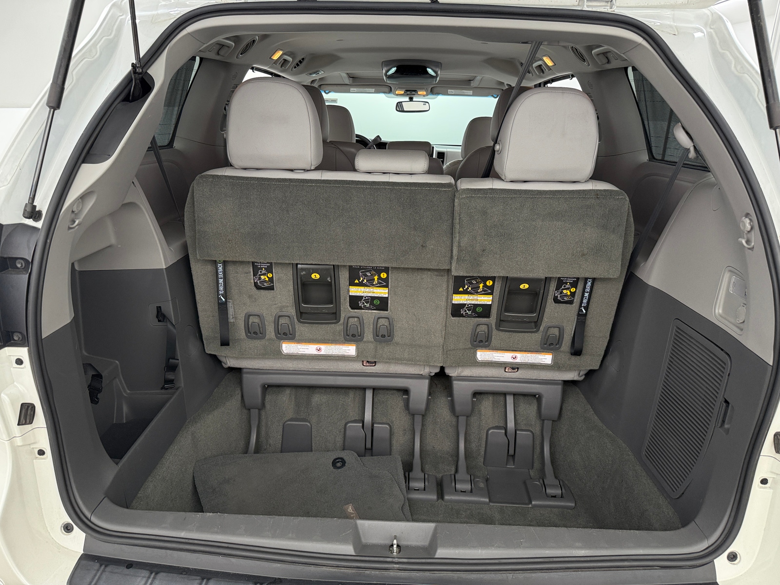 Thumbnail: 2017 Toyota Sienna - 6
