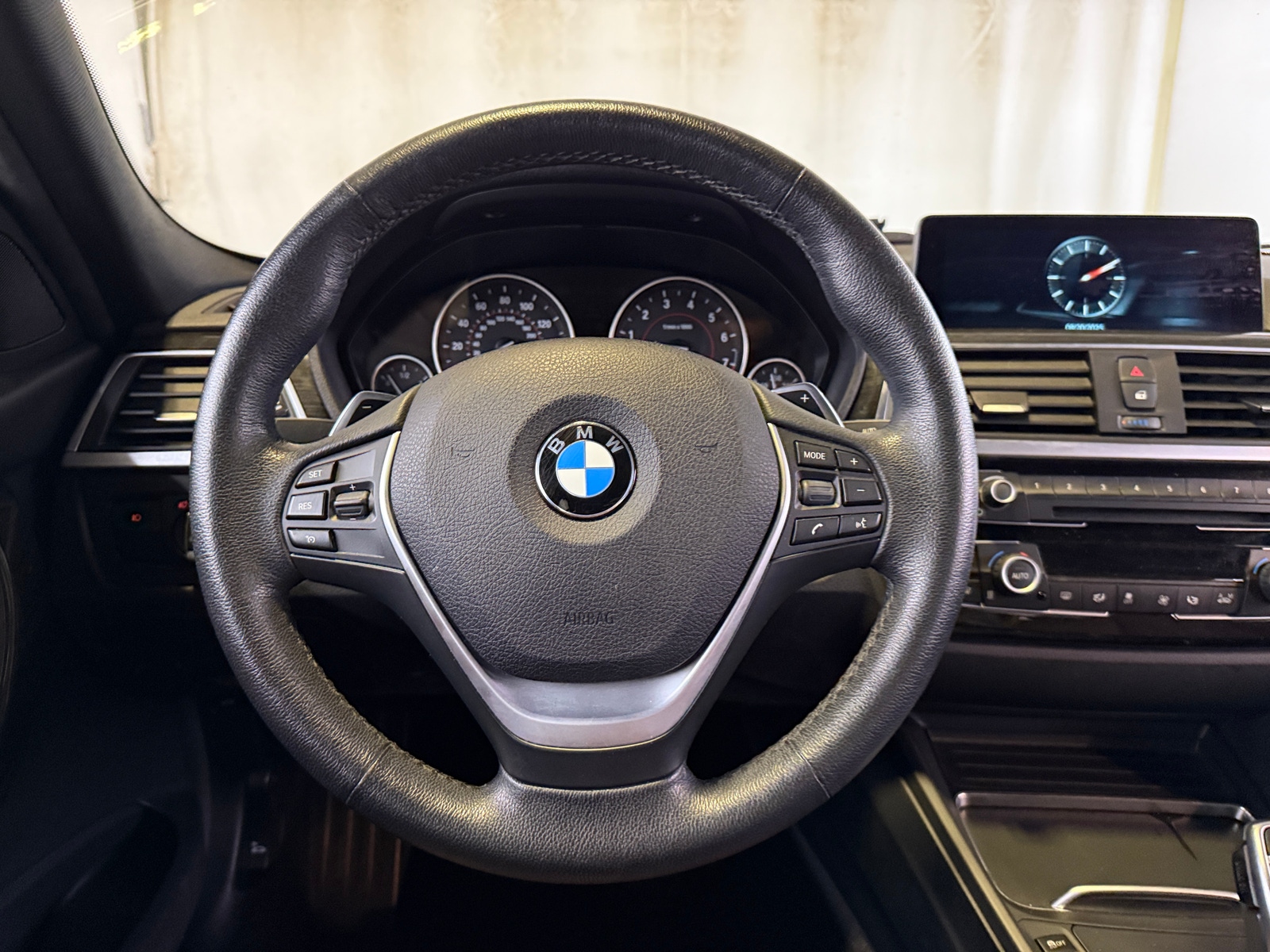 Thumbnail: 2017 BMW 3 Series - 4