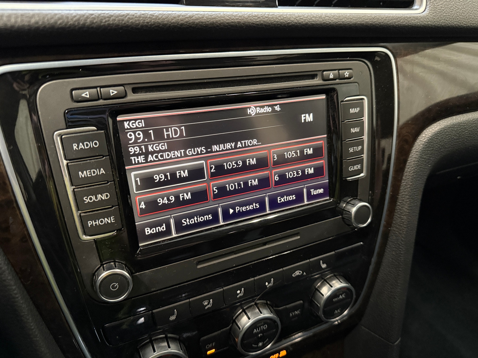 Thumbnail: 2014 Volkswagen Passat - 3