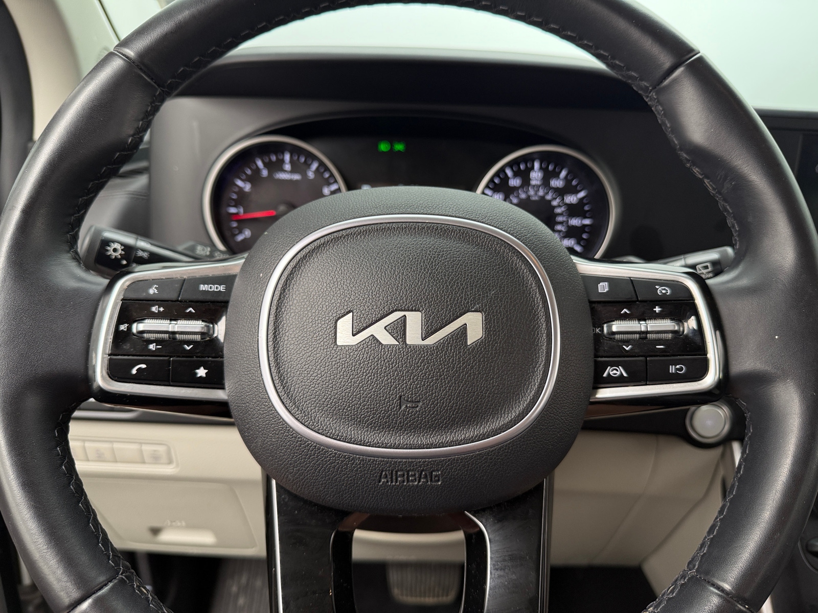 Thumbnail: 2023 Kia Carnival - 4