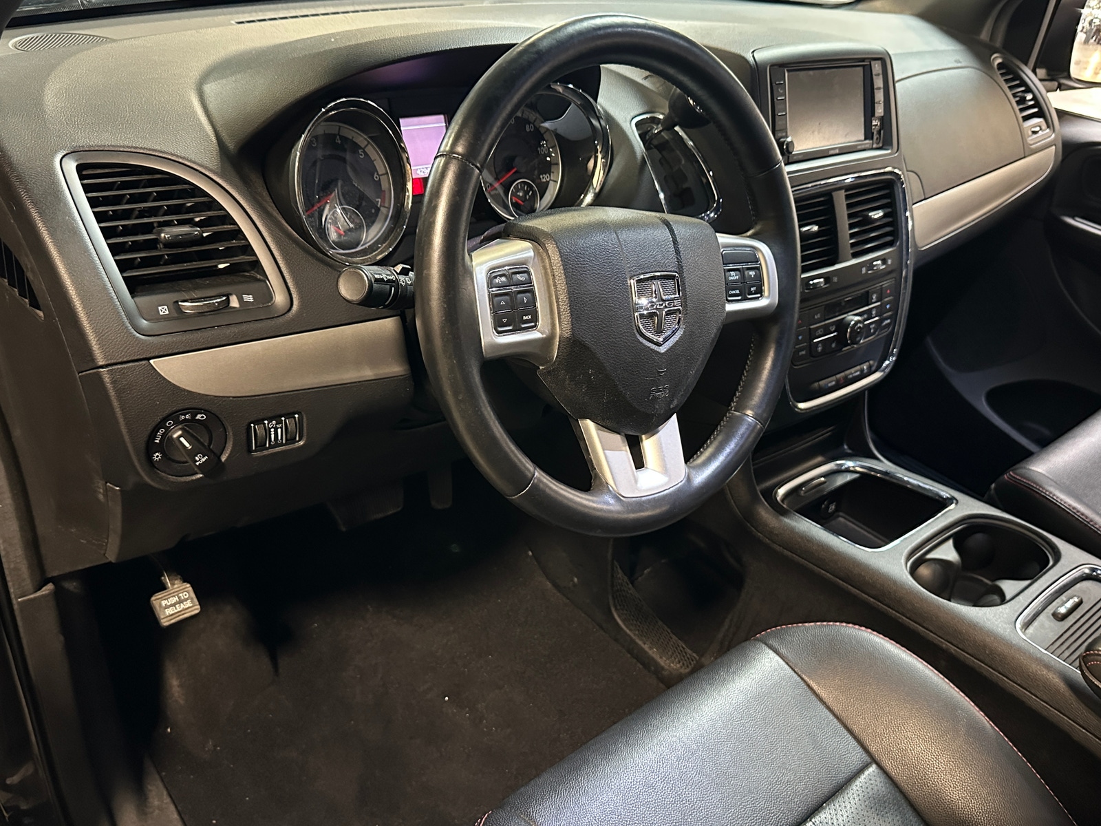 Thumbnail: 2015 Dodge Grand Caravan - 2