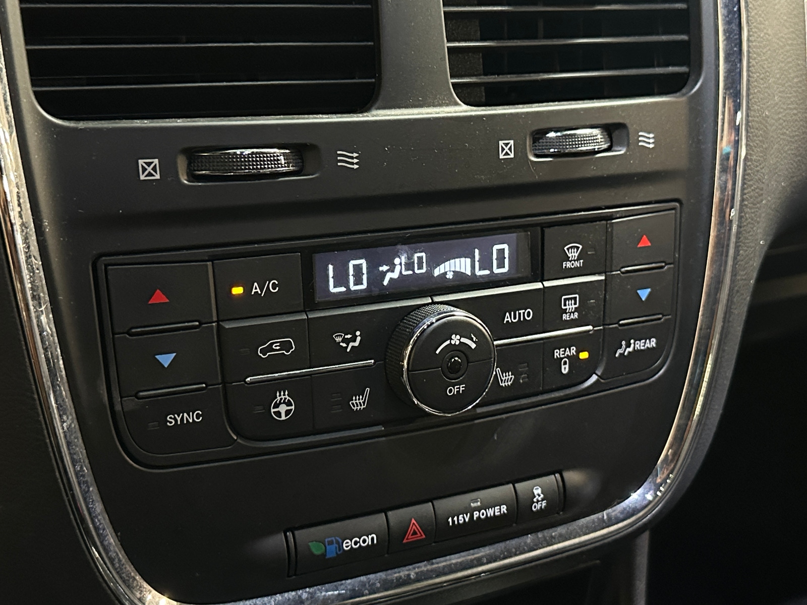 Thumbnail: 2015 Dodge Grand Caravan - 3