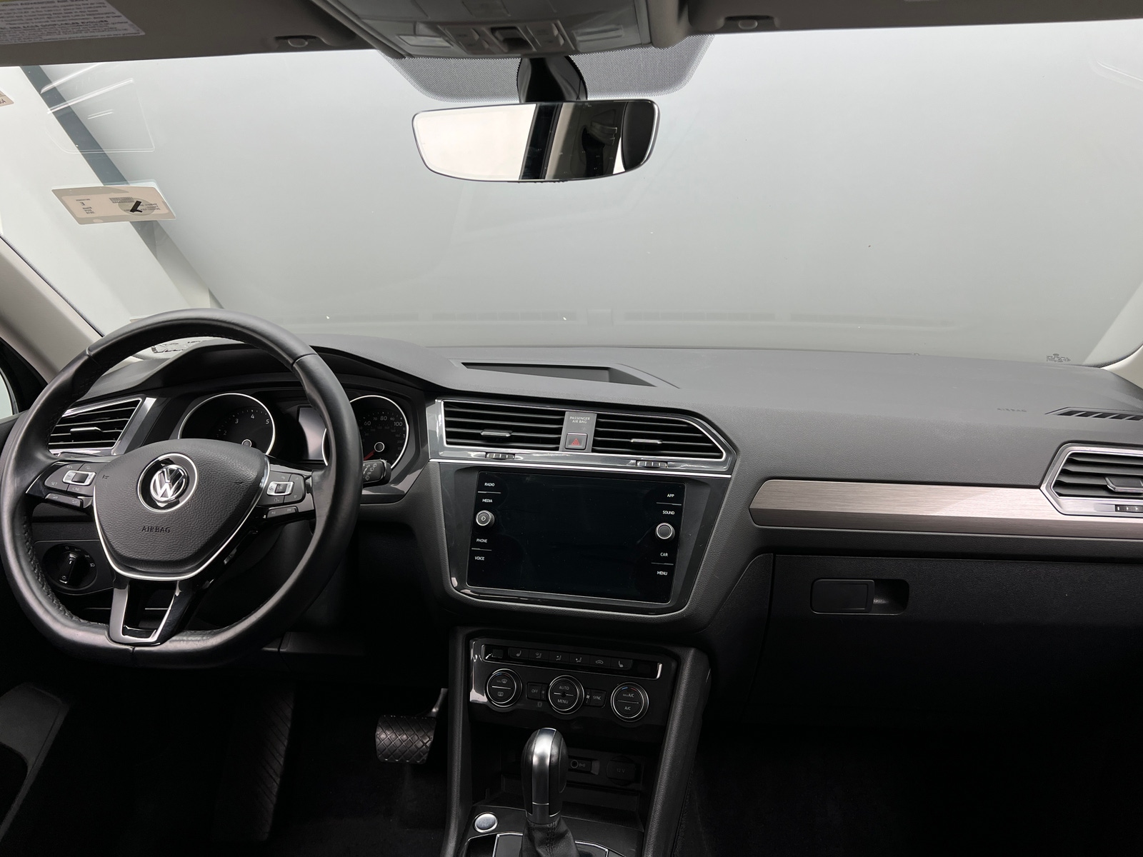 Thumbnail: 2018 Volkswagen Tiguan - 2