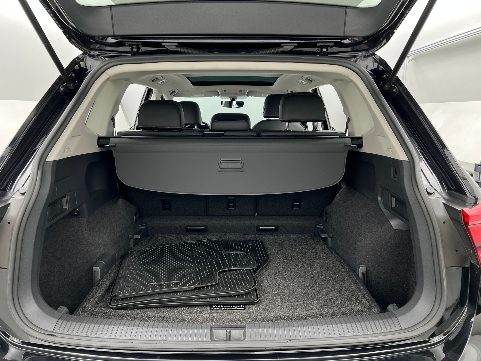 Thumbnail: 2018 Volkswagen Tiguan - 6
