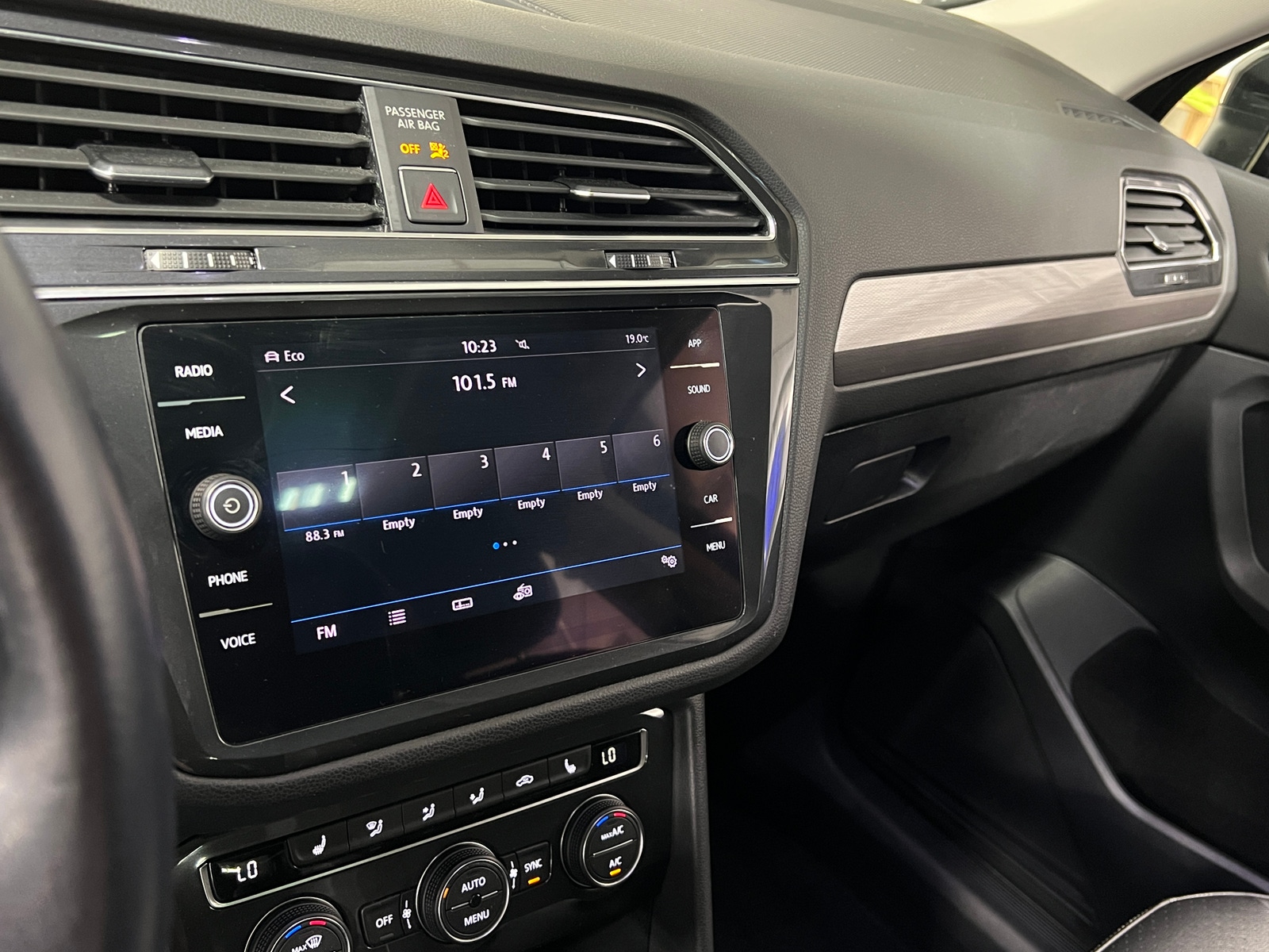 Thumbnail: 2018 Volkswagen Tiguan - 3