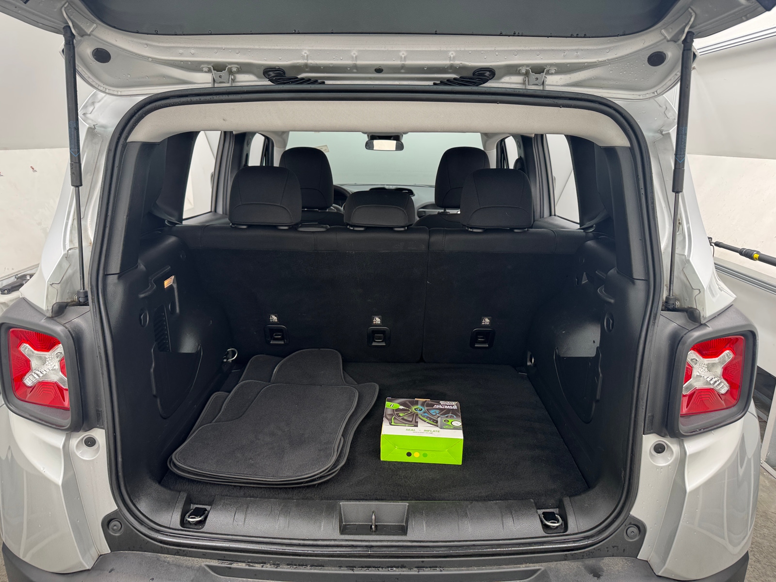 Thumbnail: 2021 Jeep Renegade - 7