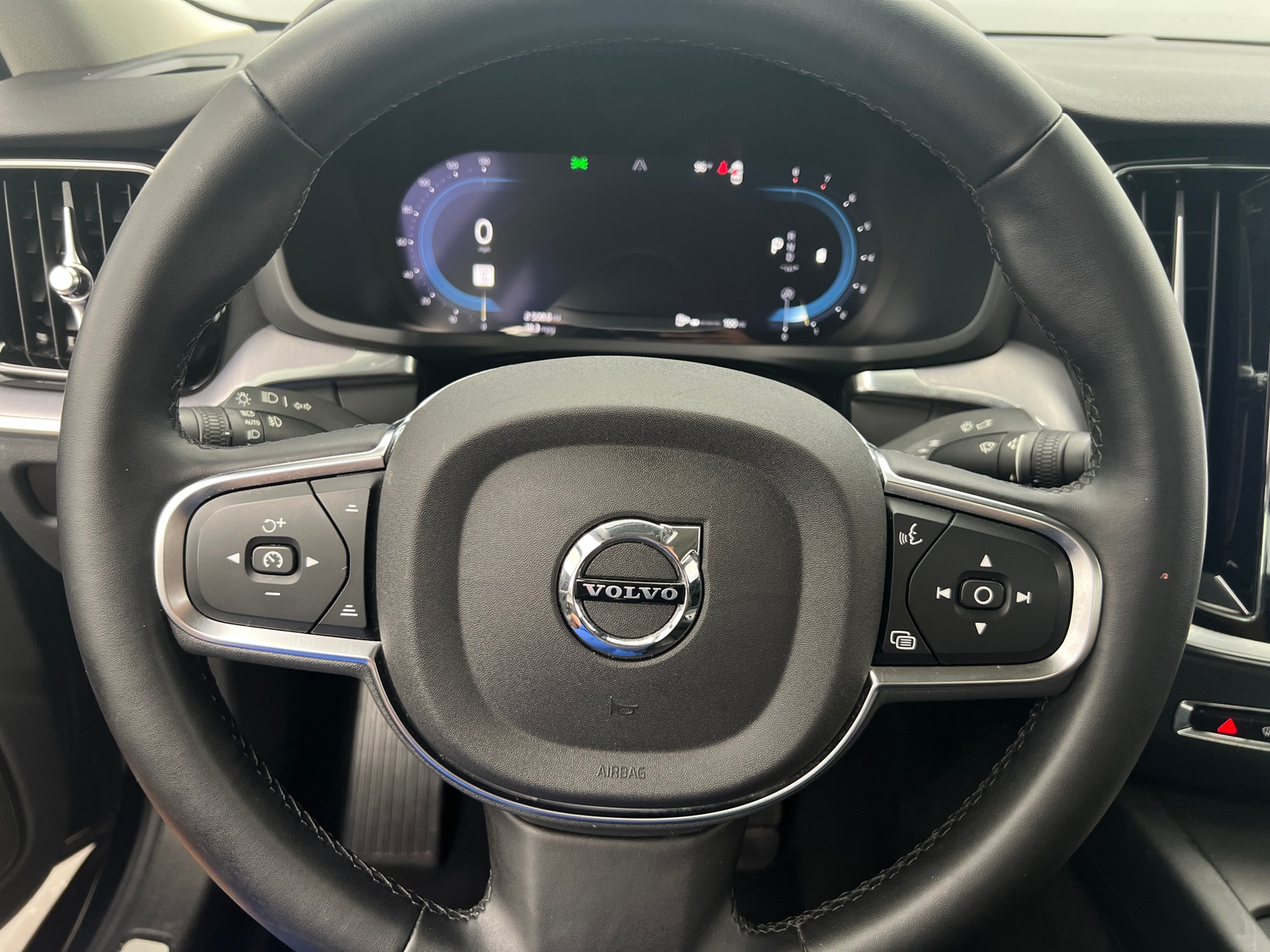 Thumbnail: 2025 Volvo S60 - 4