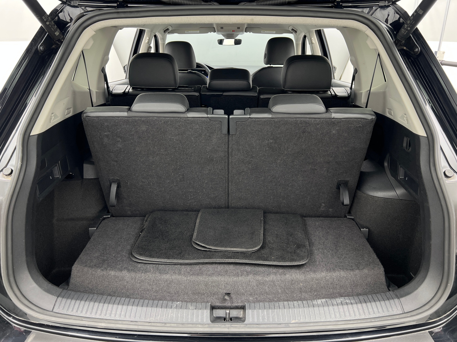 Thumbnail: 2024 Volkswagen Tiguan - 6