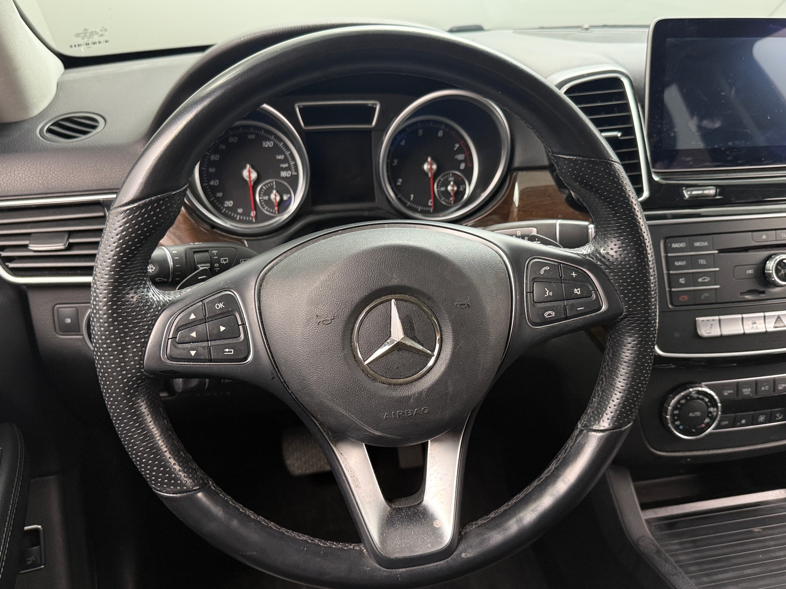 Thumbnail: 2016 Mercedes-Benz GLE - 4