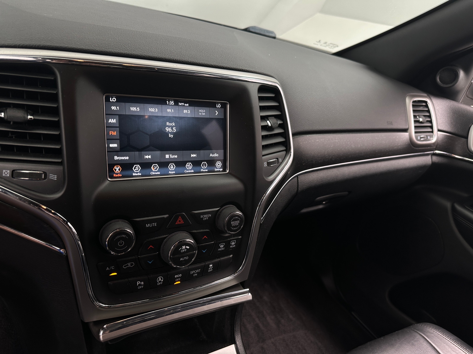 Thumbnail: 2018 Jeep Grand Cherokee - 3