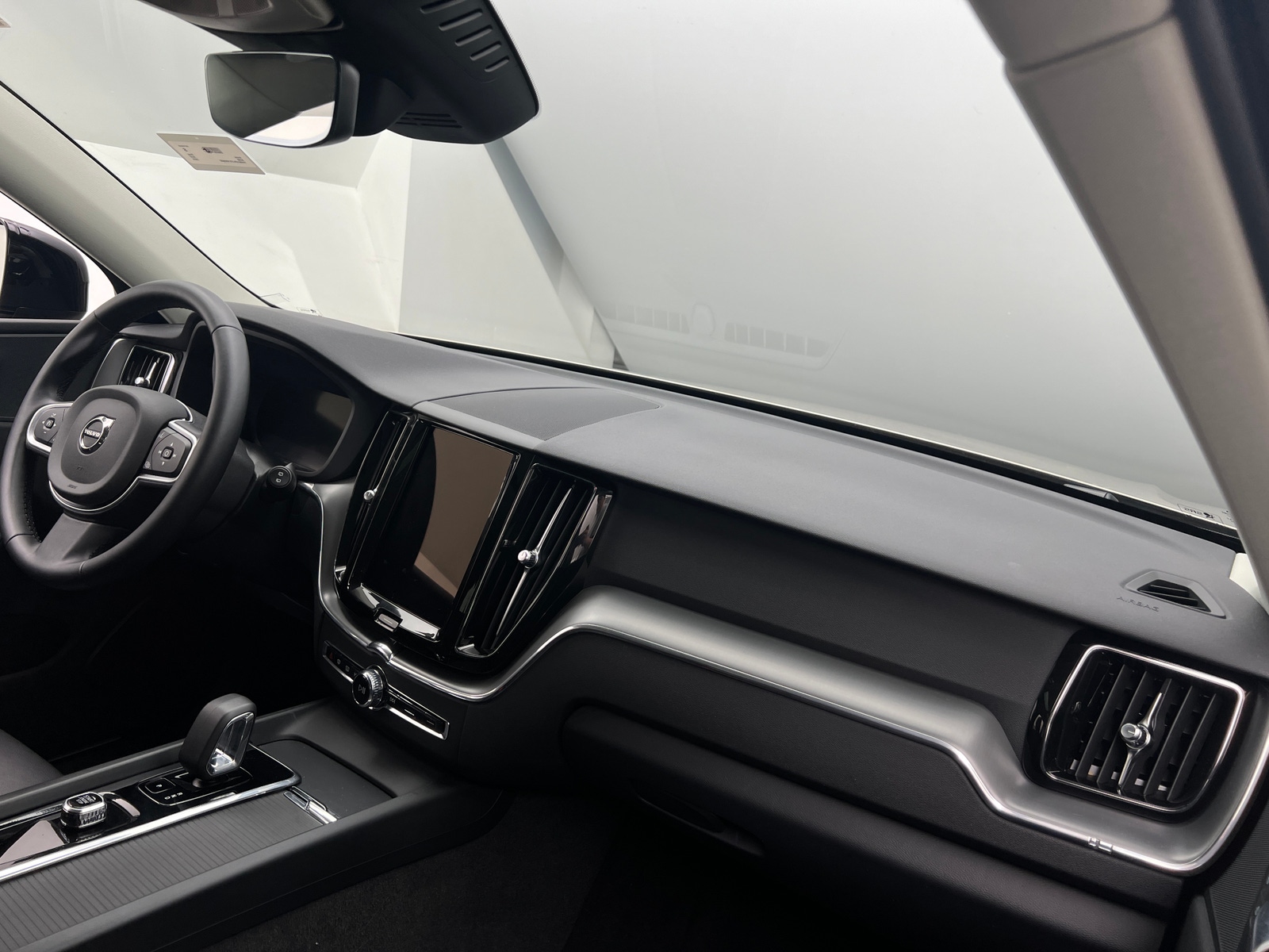 Thumbnail: 2025 Volvo XC60 - 3